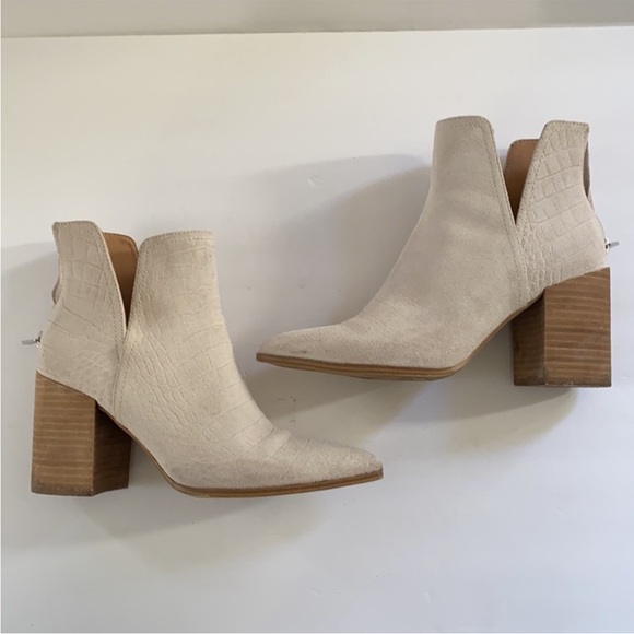 STEVE MADDEN | ‘Darryn’ Bootie Stacked Heel Bone/ White. Size: 9M. - Picture 4 of 16